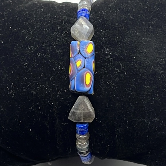 ARTISAN LABRADORITE, LAPIS, AND AFRICAN TRADE BEAD BRACELET WITH STERLING CLASP - Picture 1 of 9